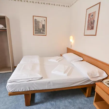 Modena Hotel 2*