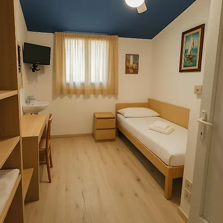 Modena Hotel 2*