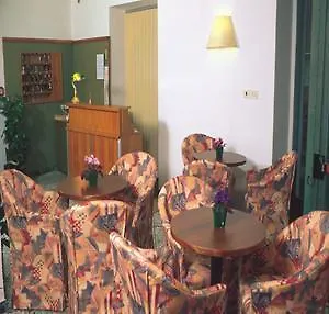 摩德纳酒店 酒店