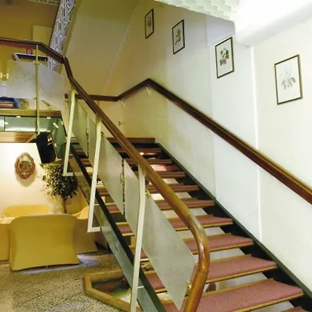 摩德纳酒店 酒店