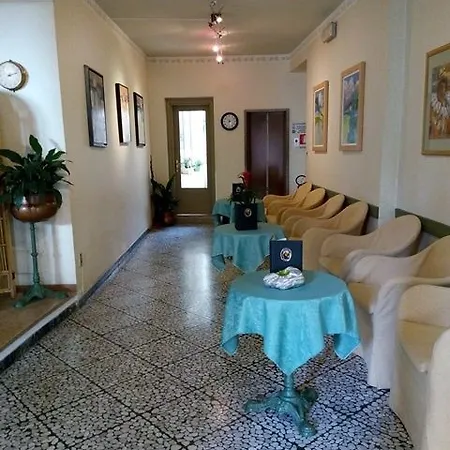 Modena Old Town 호텔 2*